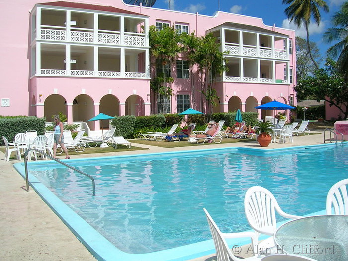 Southern Palms&rsquo; swimming pool.